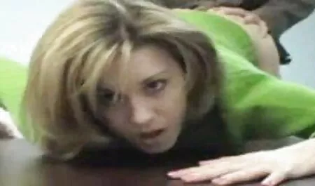 O clique de uma jovem xvideos gostosas amadoras loira com um cara na piscina