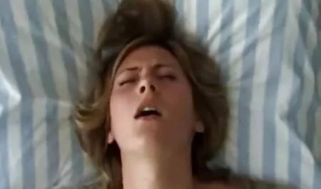 A loira notou um homem fazendo sexo com uma video anal amador garota