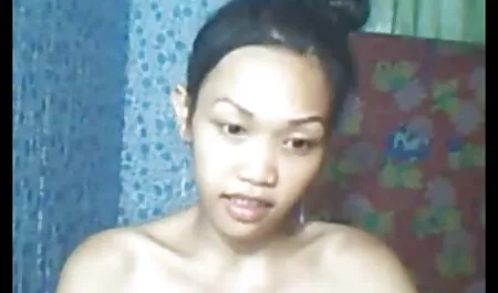 Morena quente realizou um show com um amigo de borracha amadorporno