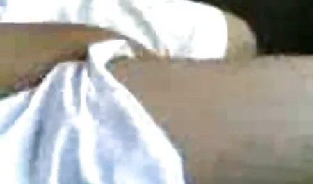 A red tube amador Dara está orgulhosa