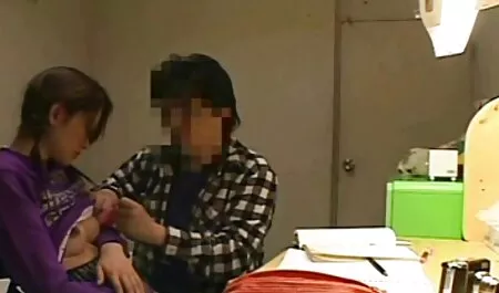 Os homens se os melhores pornô caseiro levantaram parafusando a namorada da beleza loira na frente da webcam