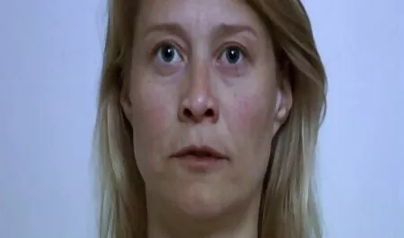 Vestindo videos de sexo caseiros novos luvas de borracha, um BBW se tocando