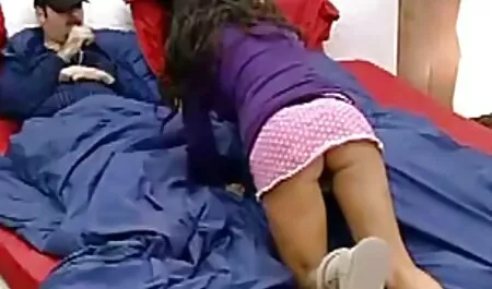 Esporte adolescente orgulhosamente suga e passeios galo comprimento com molhado video sexo amador caseiro fenda em a cozinha