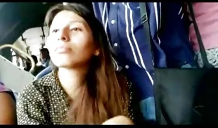 Fada com um belo rosto posando nua na frente vídeo de sexo caseiro grátis da câmera