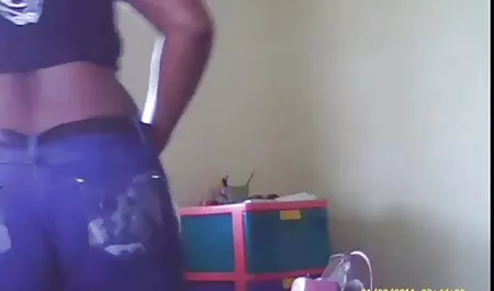 Cuidado mãe dá filho uma swing amadores passeio para dentro sexo vida