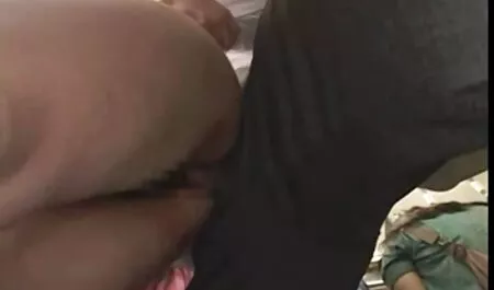 Loira amante dá uma boquete para dela father sexo amador na sala de aula em a carro