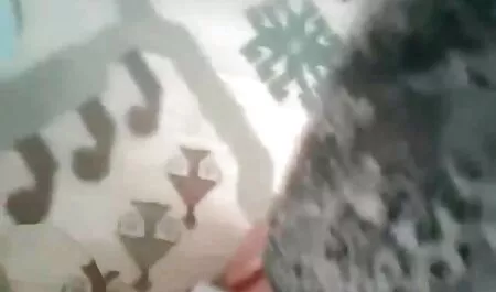 Depravado tiro Estrelas pornô video amador real em látex terno