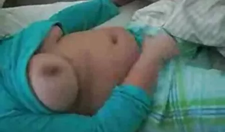 Os alemães convenceram o filho da puta a sexocaseiroamador atirar na câmera enquanto ela chupa