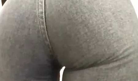 Latina Zhopastenkaya xporno amador saltando com um forte