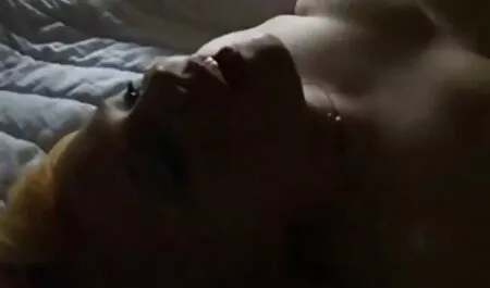 Pinto acariciando um membro com sexo caseiro real a mão depois fodendo seu posando um piloto