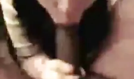 As meninas estão olhando para Franco corpos de luxo na sexo amador sem camisinha loja