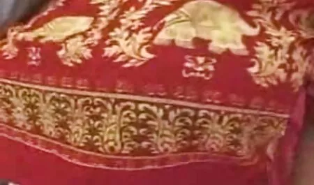 Cara assistir vídeo pornô amador fode um vampiro em seu carro