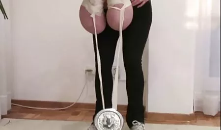 Lisa tocou sua videos de lesbicas amadoras buceta careca e acariciando seu clitóris pela manhã