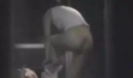 Minx videos amadores coroas ativamente fazendo masturbação em seu quarto